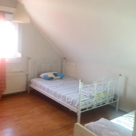 With 2 Bedrooms In πεpαία With Wifi Appartement Peraía