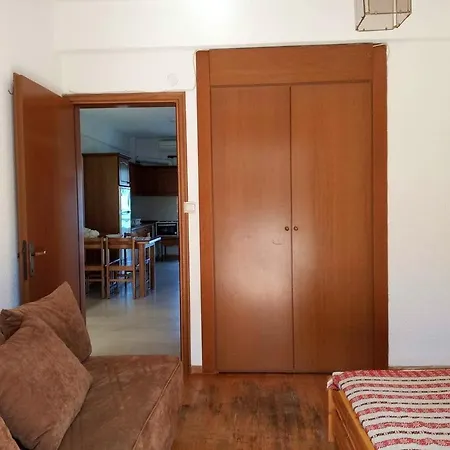 With 2 Bedrooms In πεpαία With Wifi Appartement